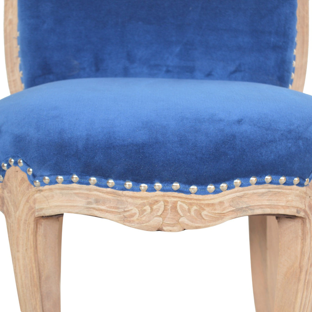 Chaise cloutée bleu royal