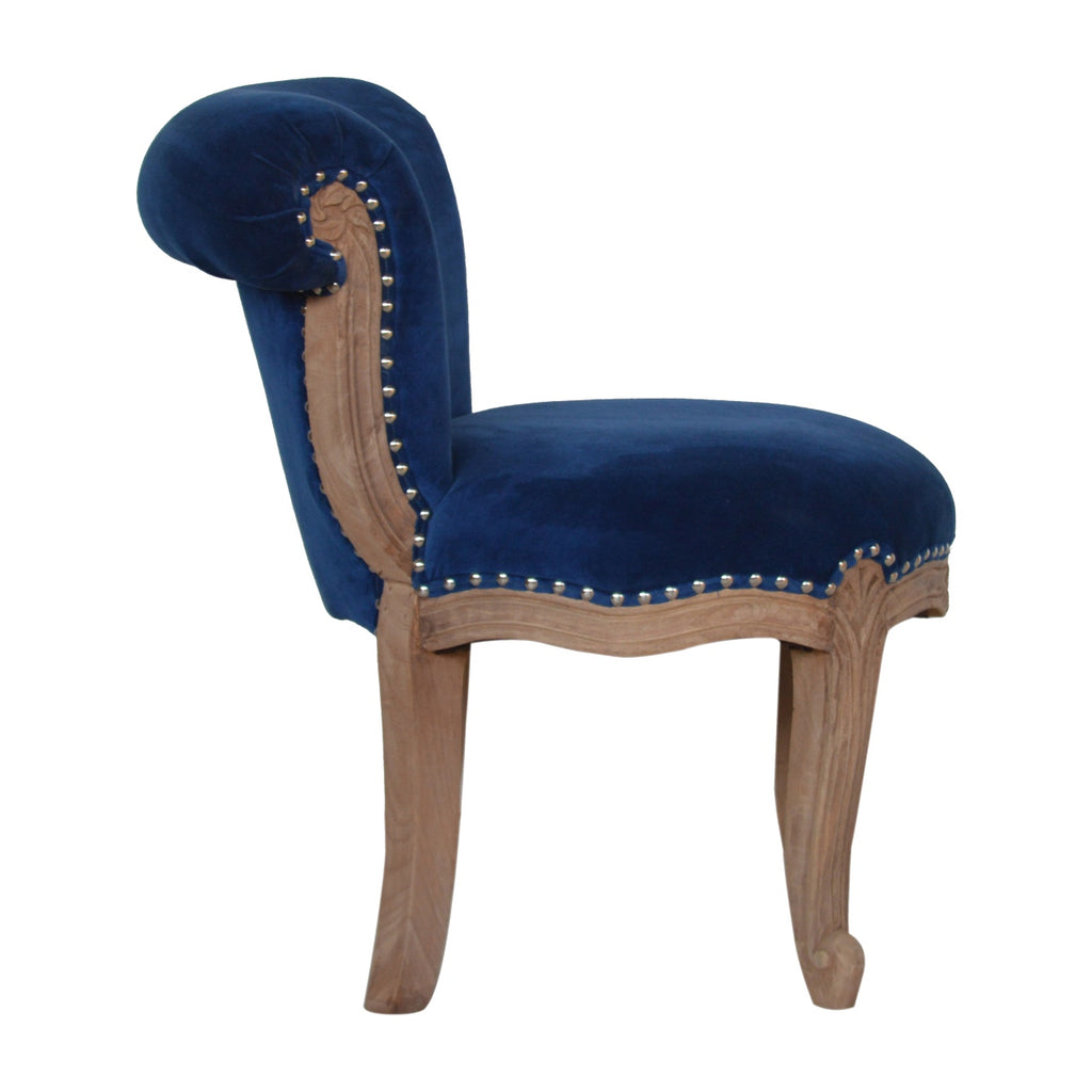 Chaise cloutée bleu royal