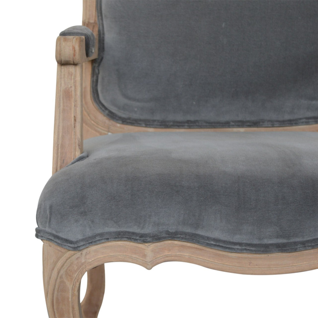 Fauteuil de style français en velours gris