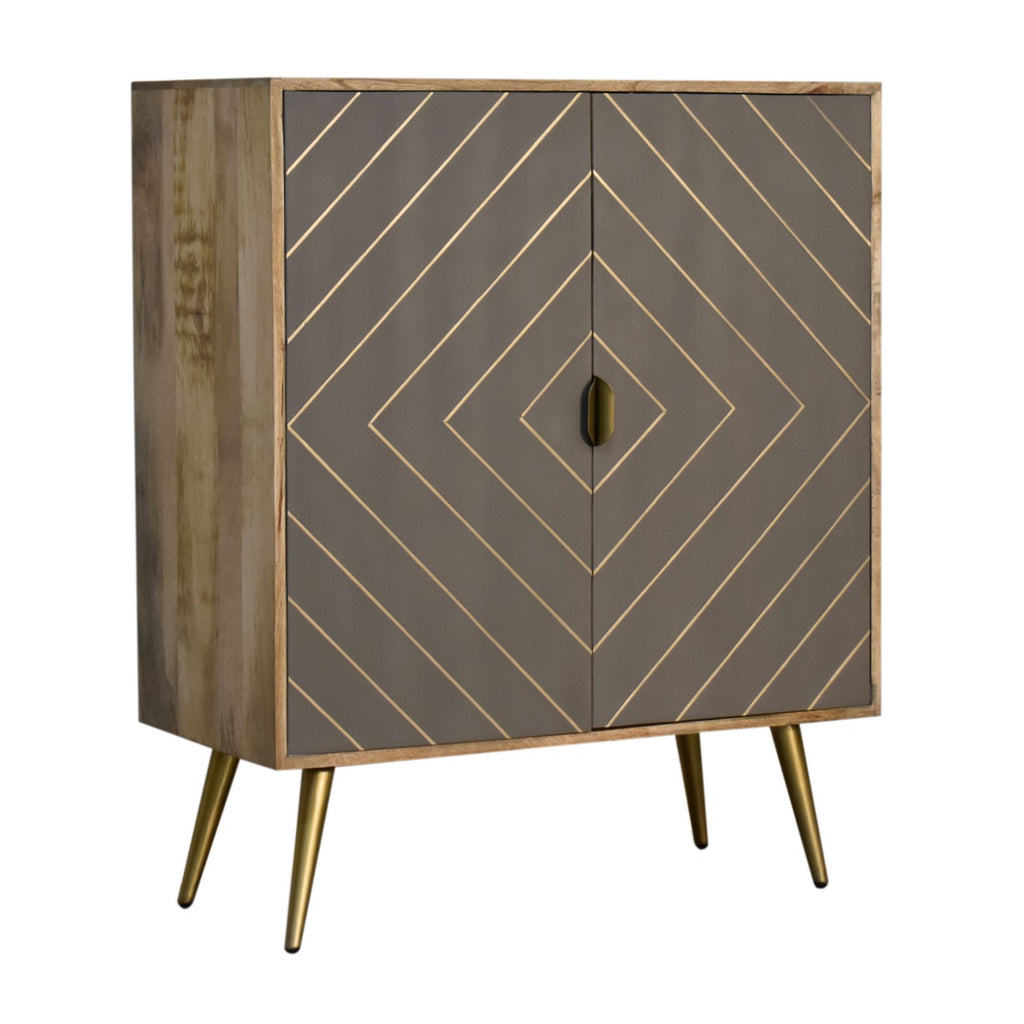 Armoire en ciment incrustée de laiton