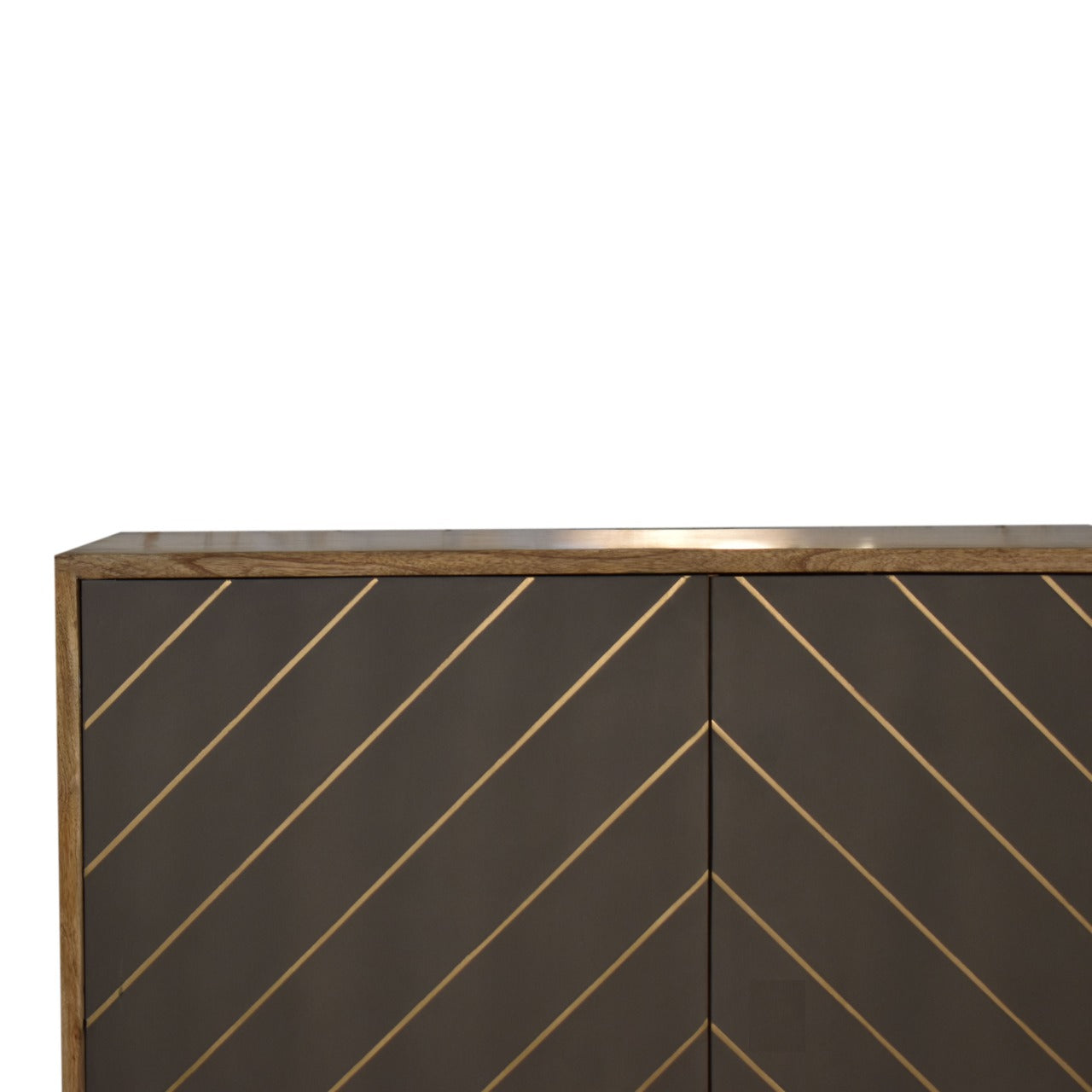 Armoire en ciment incrustée de laiton