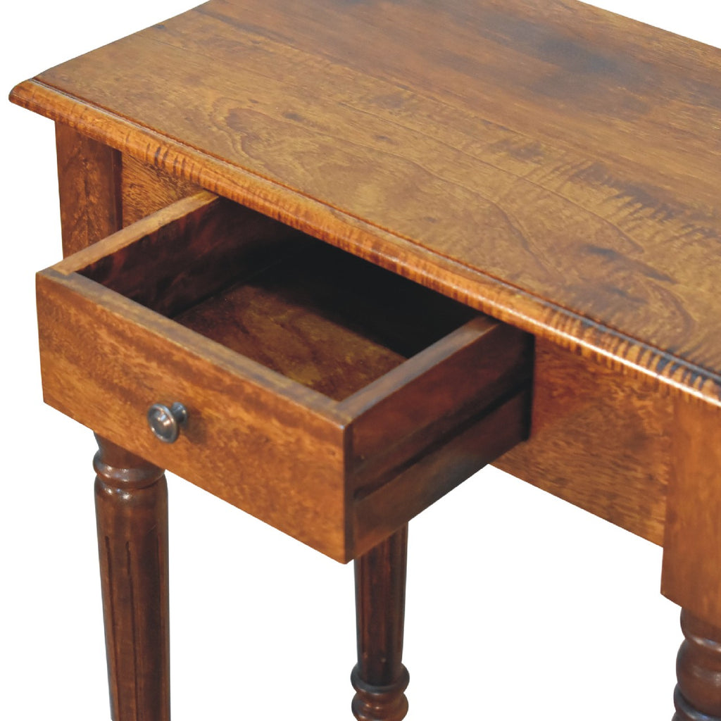 Bureau à pieds tournés en châtaignier