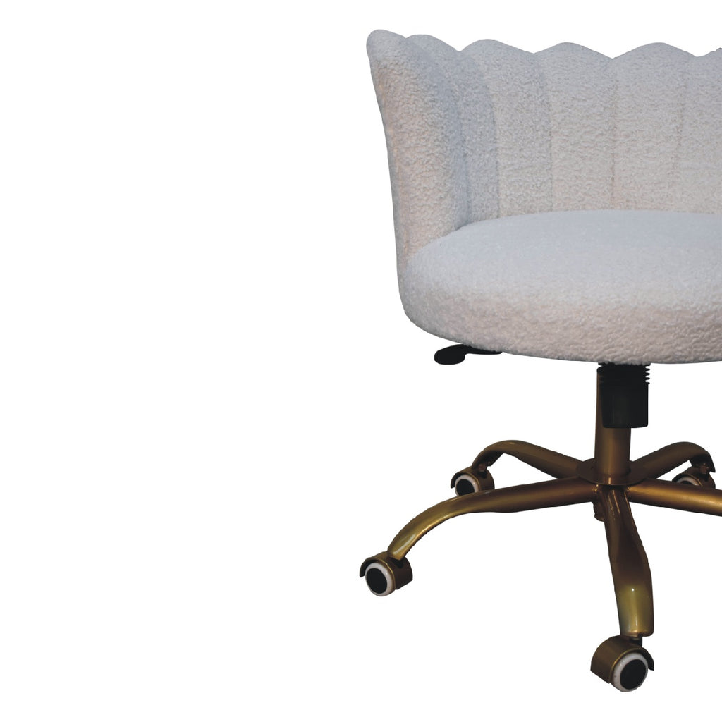 Fauteuil pivotant en boucle blanche