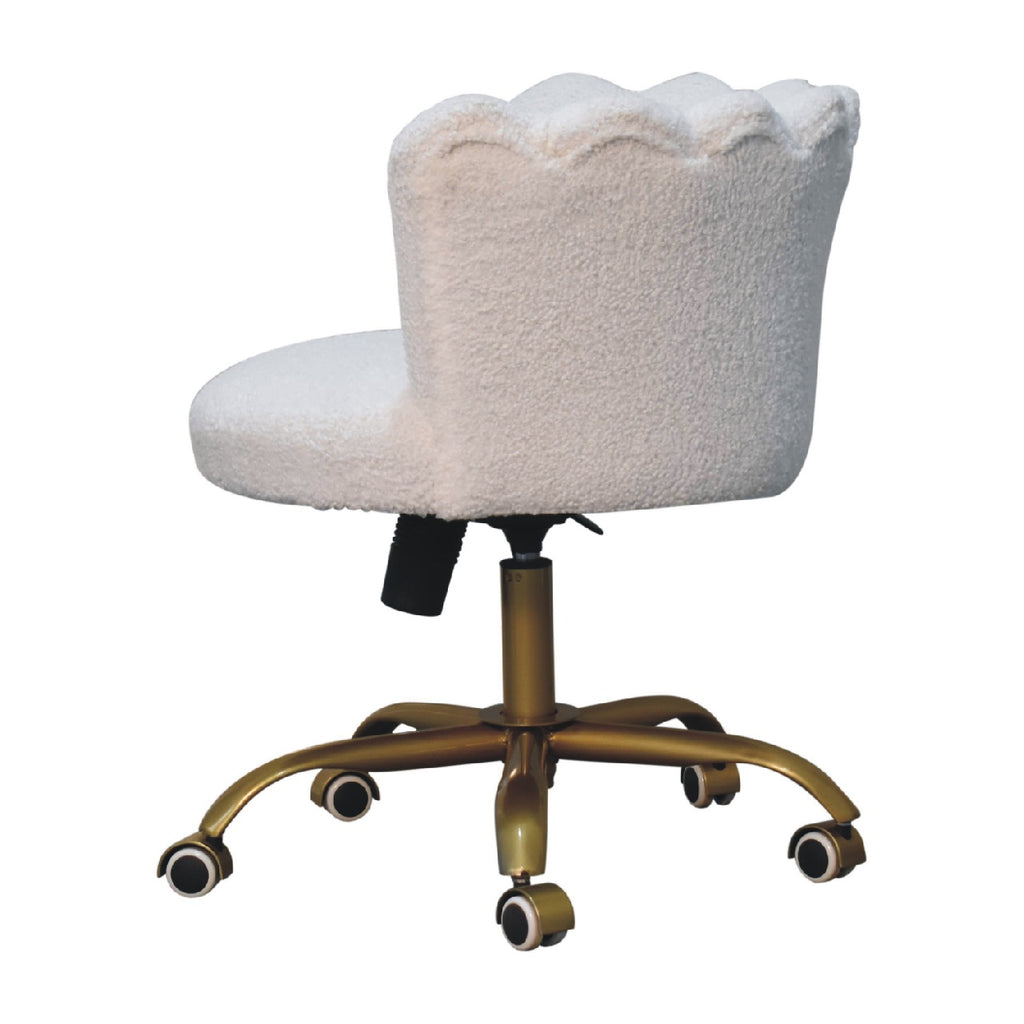 Fauteuil pivotant en boucle blanche