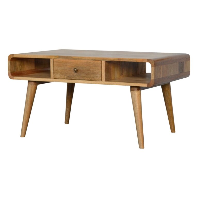 Table basse incurvée en chêne.