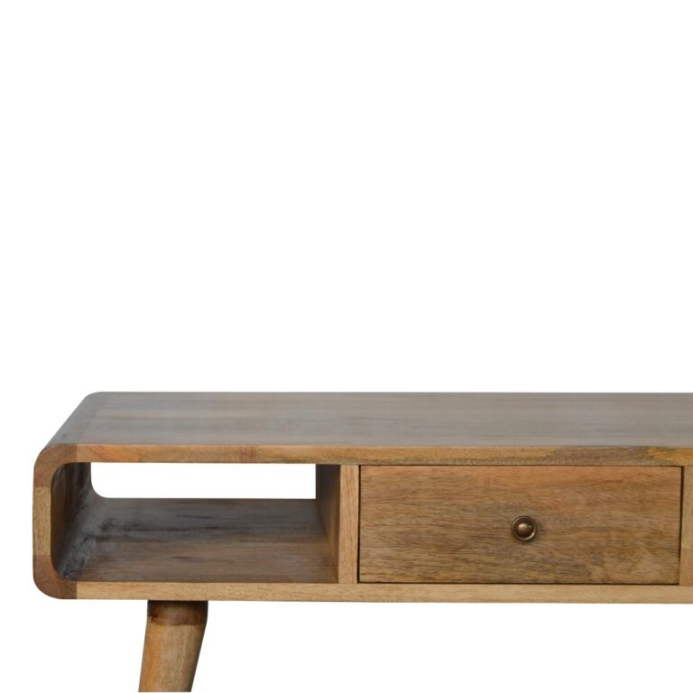Table basse incurvée en chêne.