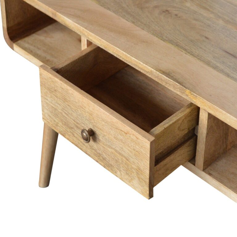 Table basse incurvée en chêne.