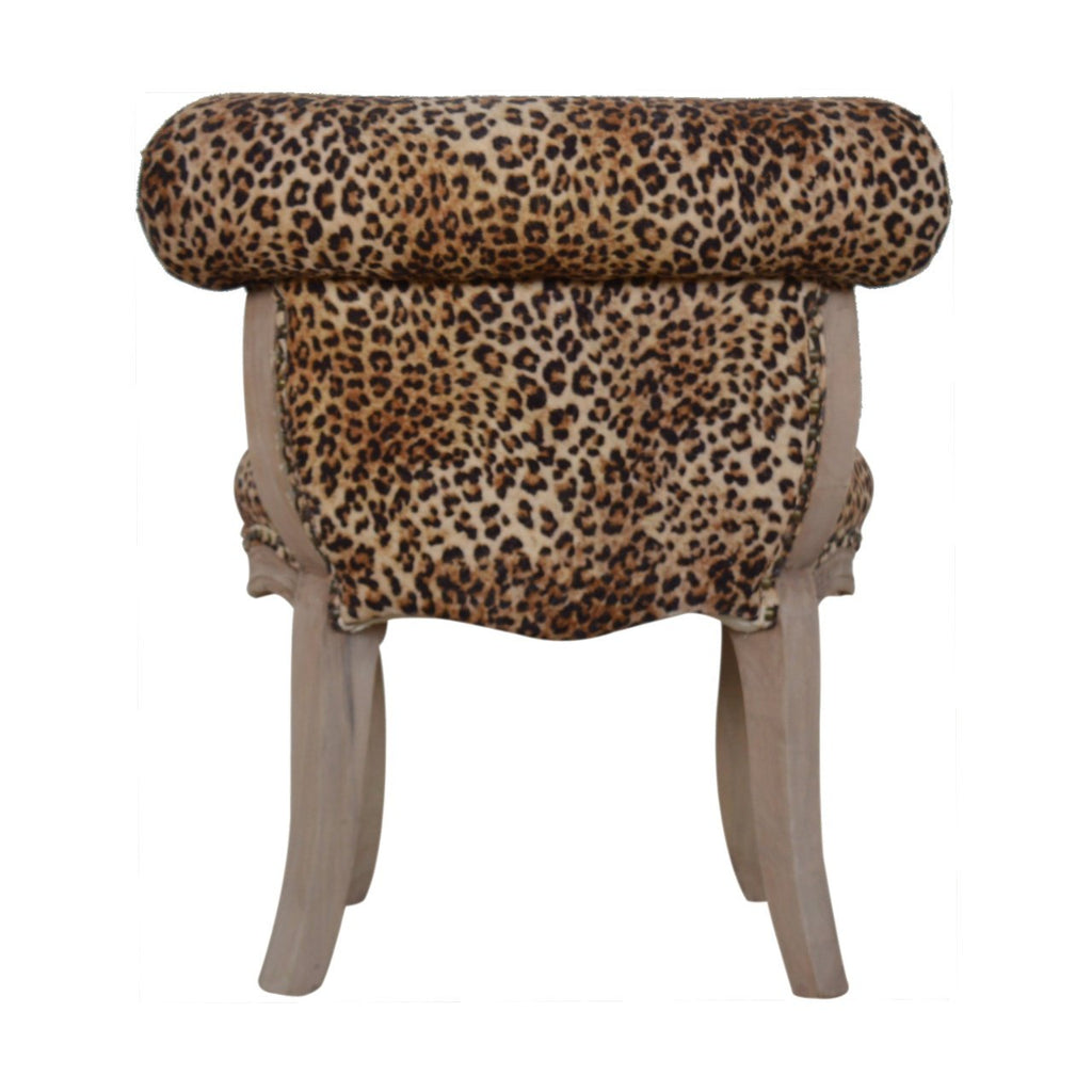 Chaise cloutée à imprimé léopard